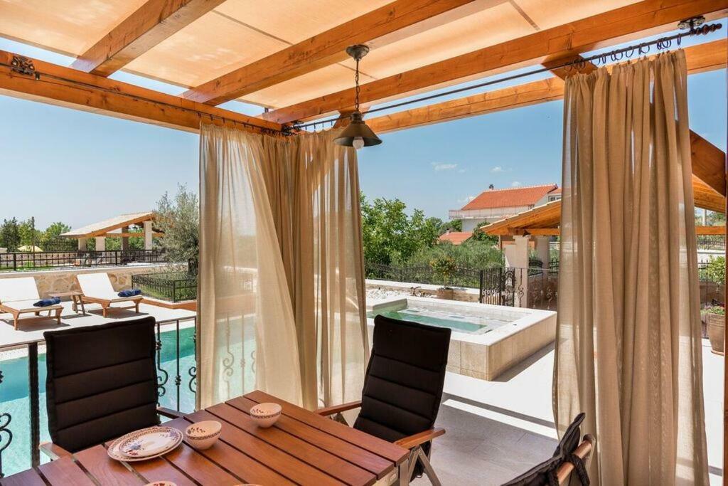 Villa Hirundo Rustica Skradin Exterior photo